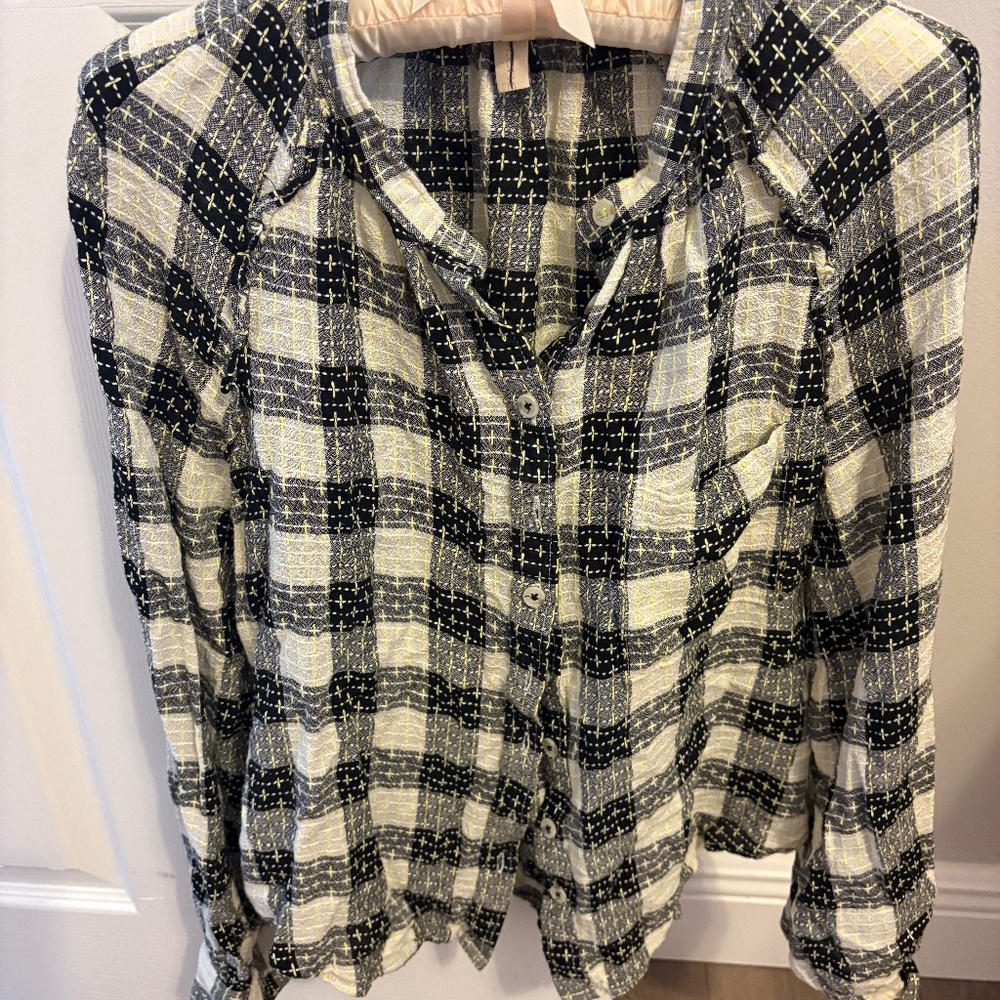 BLACK AND WHITE PLAID BLOUSE
